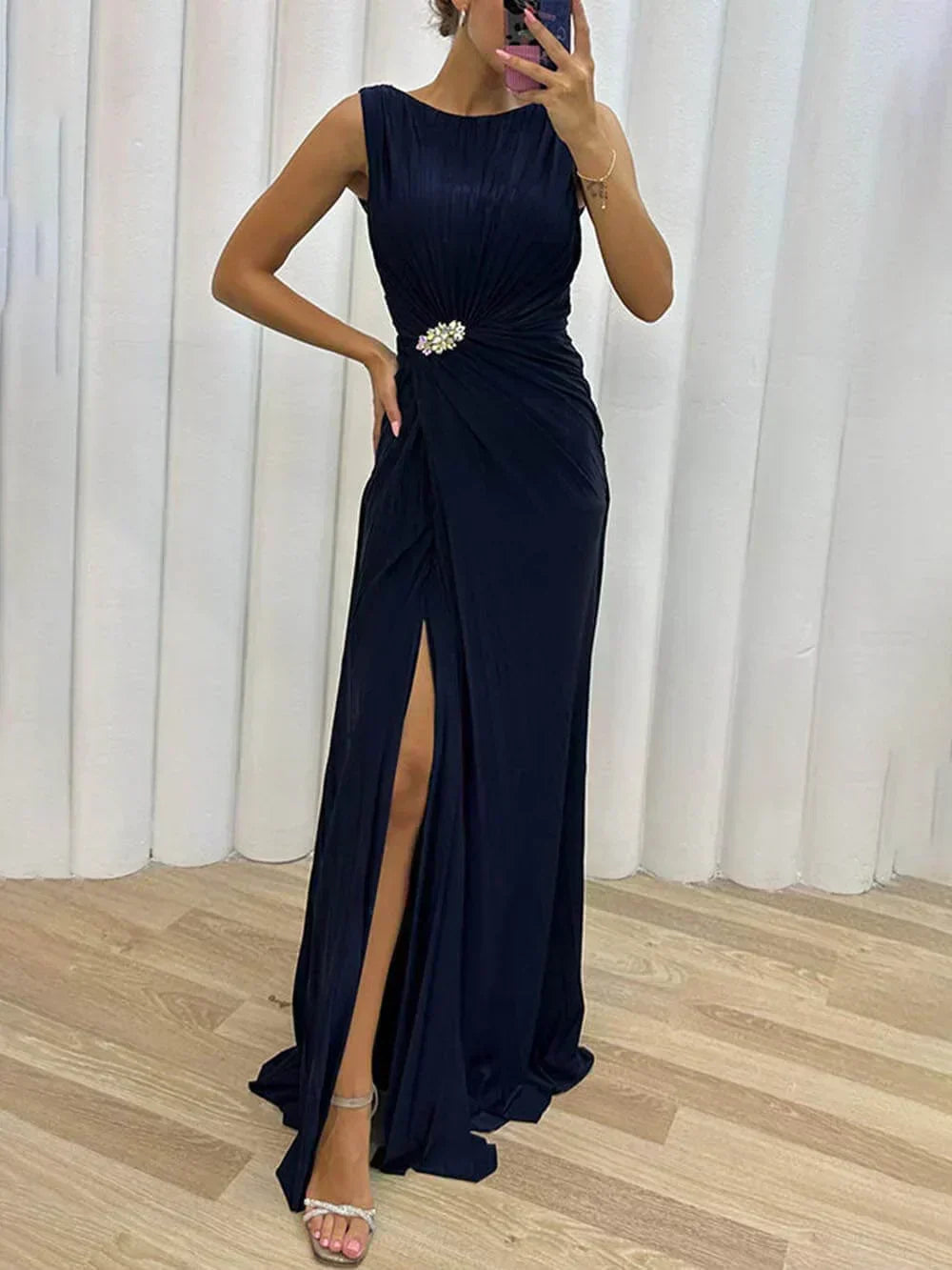 Davina - Elegant Pleated Maxi Dress for Evening Events