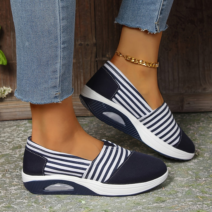 WOMEN'S SNEAKERS