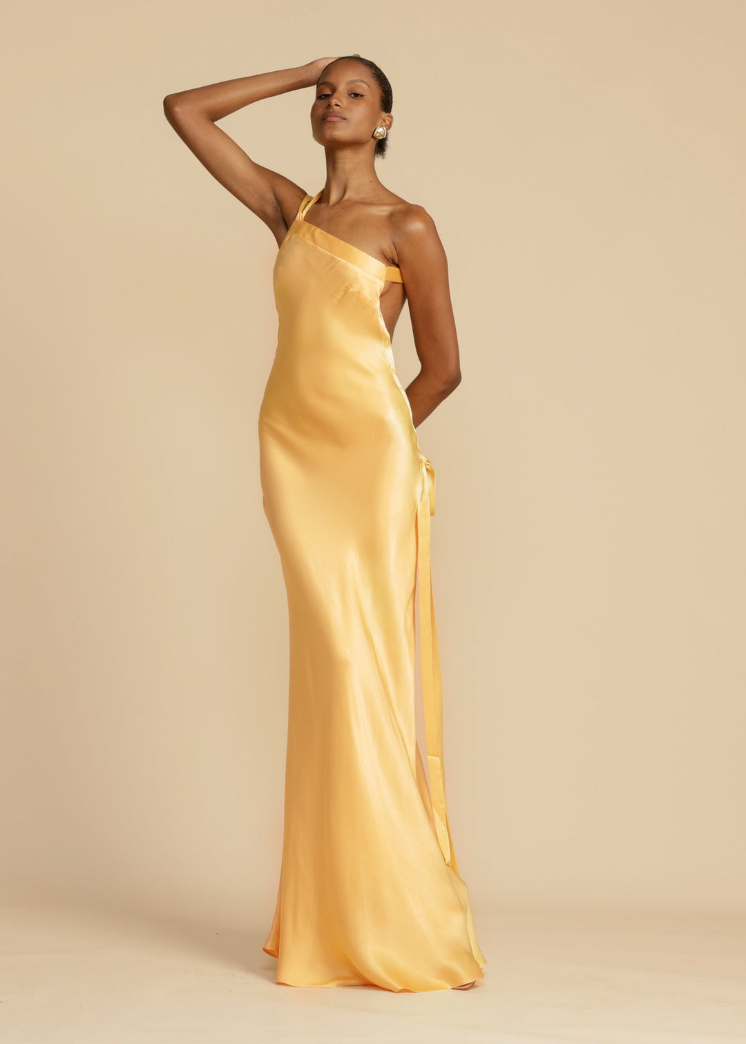 Inés - Elegant Golden Dress