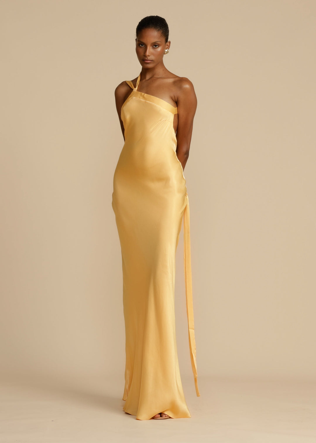 Inés - Elegant Golden Dress
