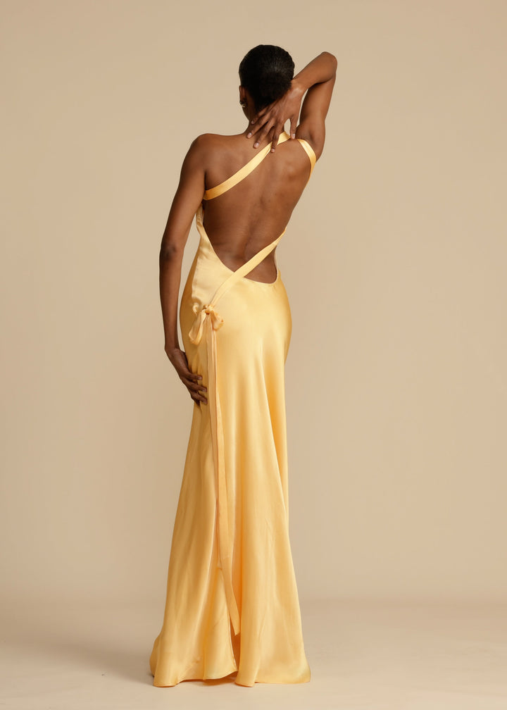 Inés - Elegant Golden Dress