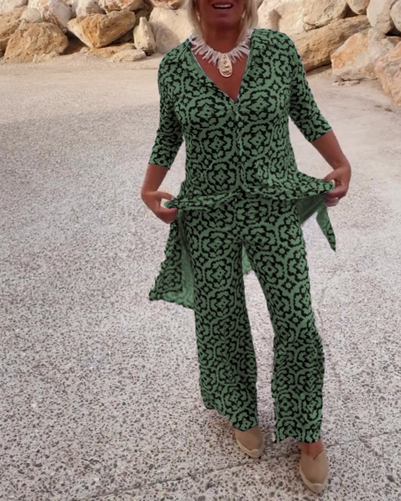 Printed Vintage Set with Collar and Button