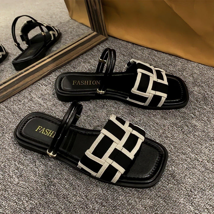 Nina - Flat Sandals with Open Toe